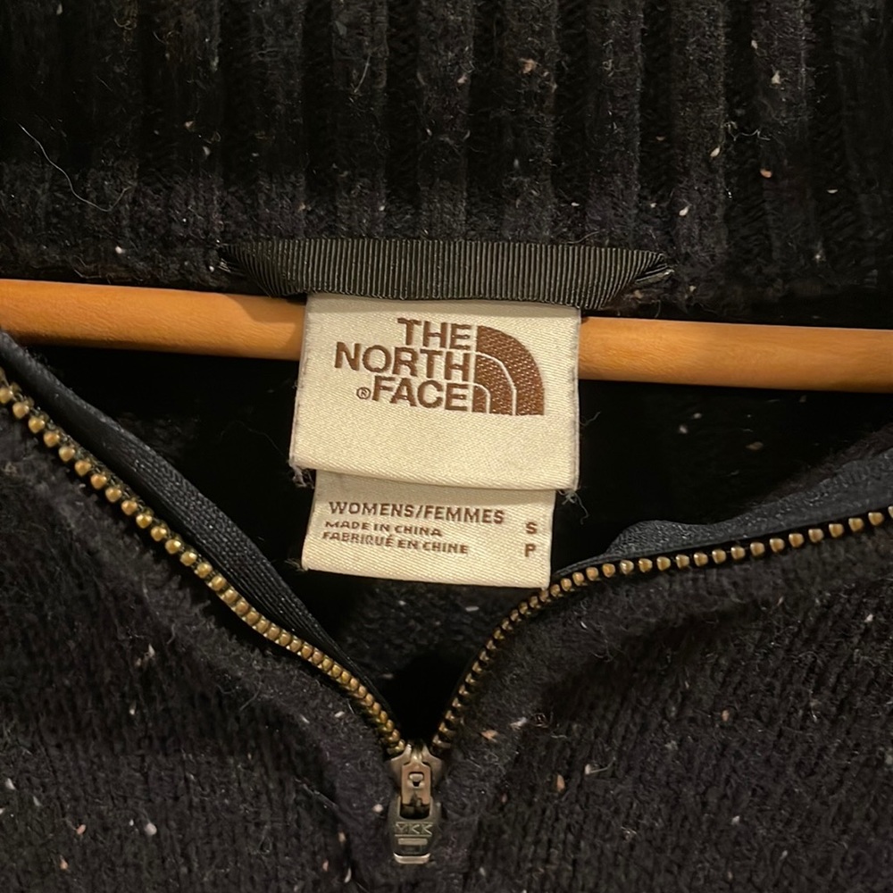 FLASH SALE - The North Face Collared Sweater - Picture 4 of 6